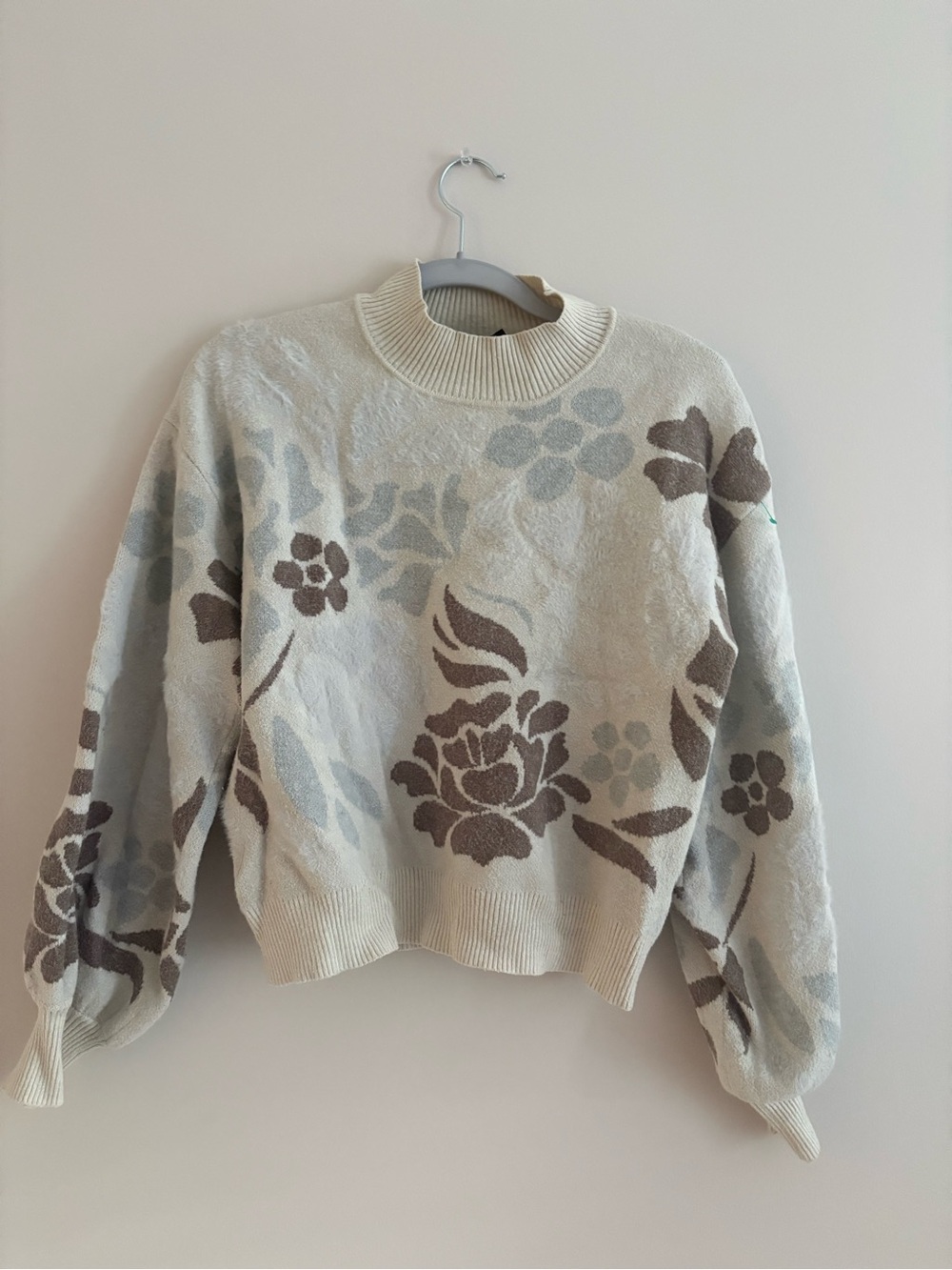 EUC TRUTH Cream Floral Crewneck Sweater M